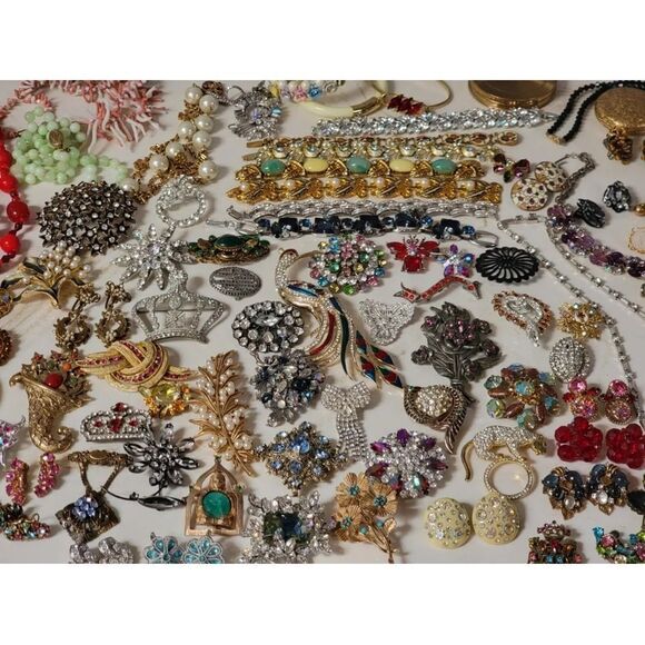 1.5 LB Vtg Mod HIGH END/ SIGNED jewelry lot~gold silver Rhinestones pearls beads - Picture 6 of 11